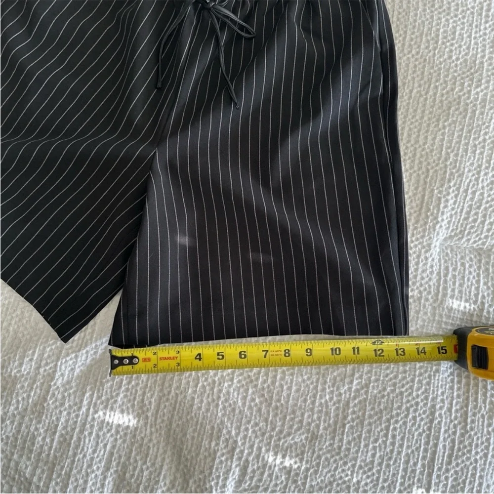 Express Black and White Pinstripe Women Dressy Shorts with Elastic Waistband - Picture 7 of 9